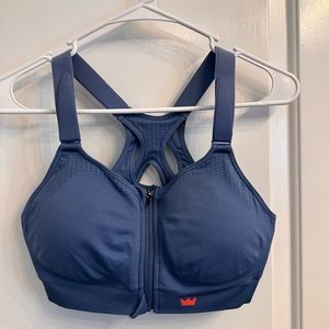 SheFit Low Impact Sports Bra
Washed Denim
Size- Luxe
New w/o tags
Never worn